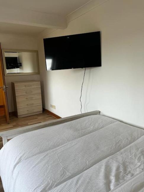 Quirky studio flat selfcontained Images_4