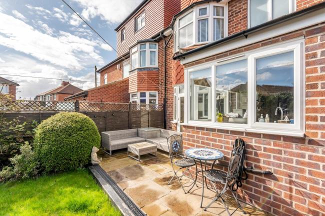 Pass the Keys Stunning York Family Home with Parking and Garden! Images_4