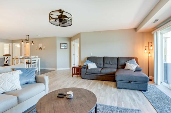 Lakefront Ozark Condo with Spacious Balcony! Images_4