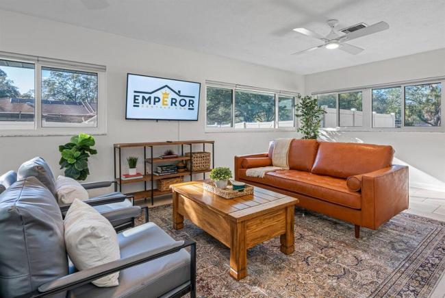 Stunning Home W/ Heated Salt Pool in Clearwater Images_1