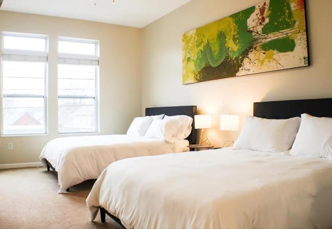 Luxury 2bd 2ba Apt 5 min to DWTN l Garage l Gym Images_4