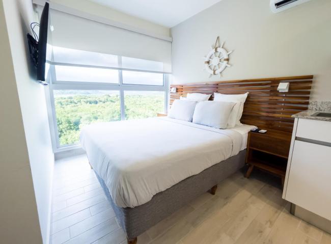 Cozy 2 Bdrm Apt Ocean View Images_2