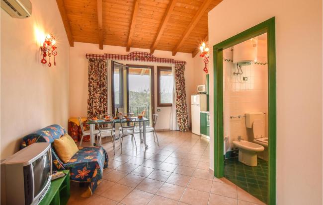 Awesome Apartment In Isola Albarella With 3 Images_2