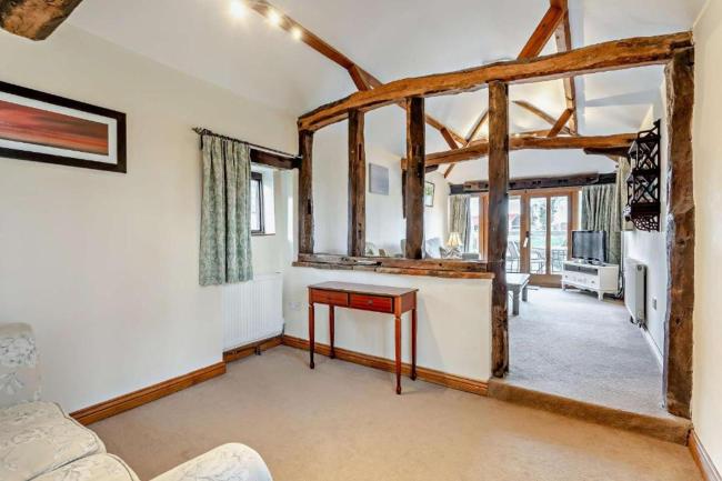 PondView Cottage with swimming pool, and garden Images_3