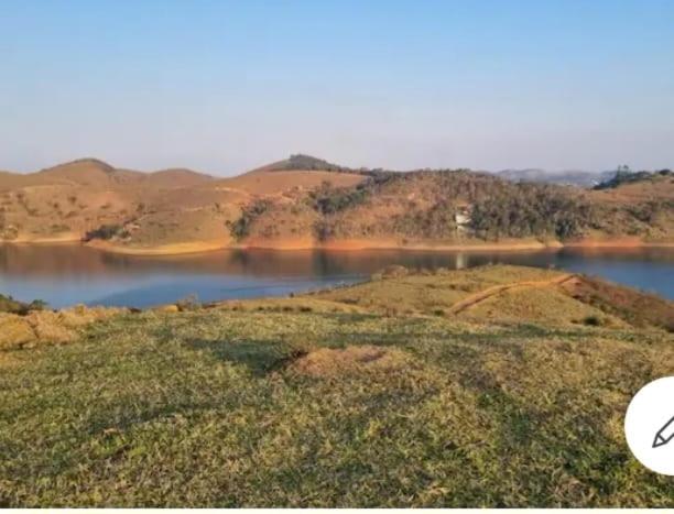 Sitio com lago e piscina Images_2