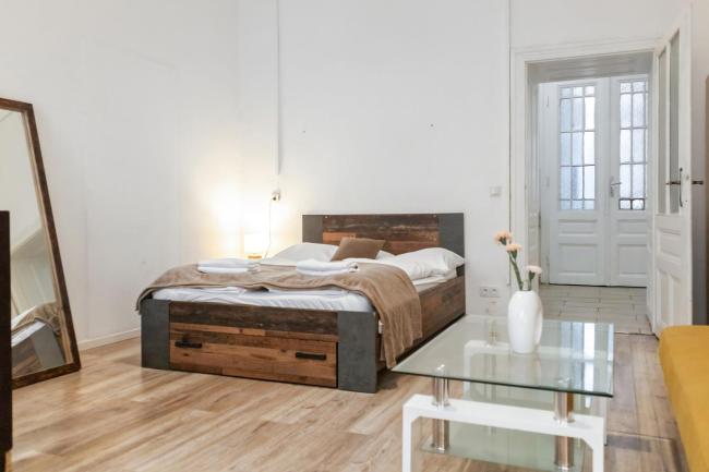 Vibrant 1BR - Ideal Long Stay Accommodation Images