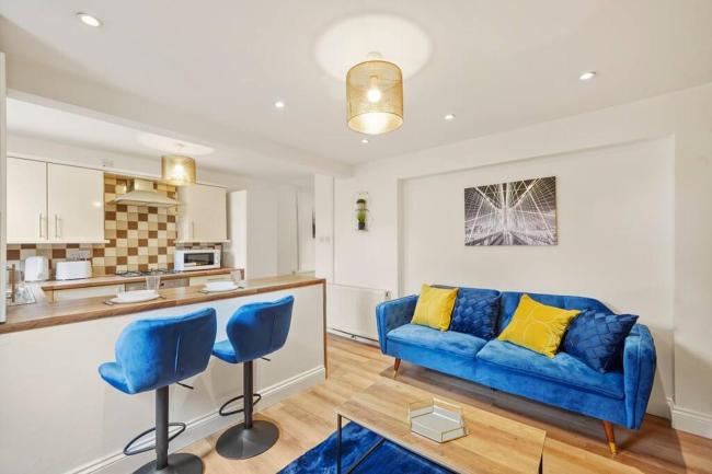 Sleeps 5 - Large Garden - Wifi Images_2