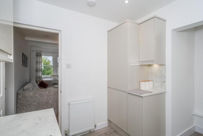 Pass the Keys Cosy and Spacious 2 beds flat with - Free Parking Images_3