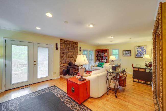 Unique Unicoi Home with Deck and Mountain Views! Images_3