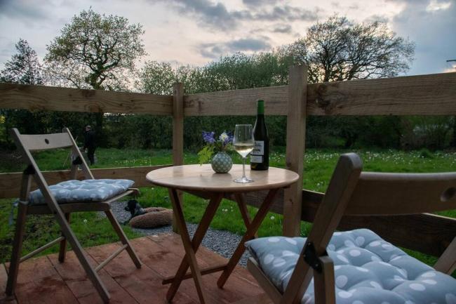 Shepherds Hut in enclosed field Images_1