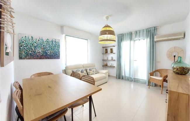 Stunning apartment in Oropesa with WiFi, Swimming pool and 3 Bedrooms Images_1