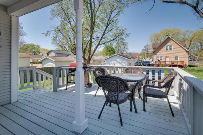 Bloomington Studio with Private Deck and Gas Grill Images_5