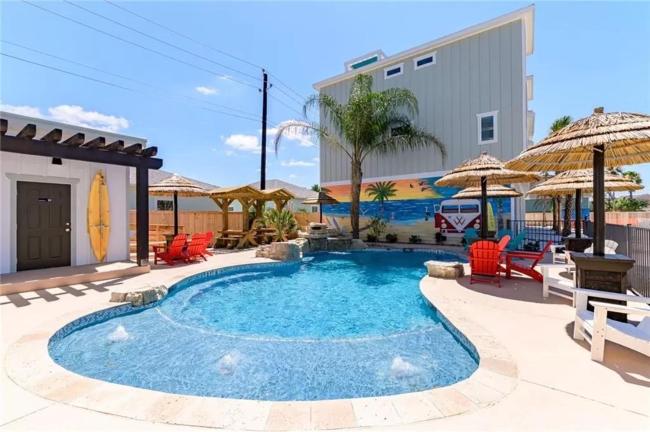 ESU401 New 3BR Townhome, Shared Pool, 3rd Level Covered Observation Deck Images_3