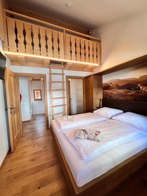 FIRSTpeak Chalets Images_1
