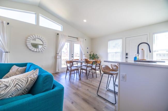Bright New Beach House with In- Law Suite -- 2 blocks to beach! Images_3