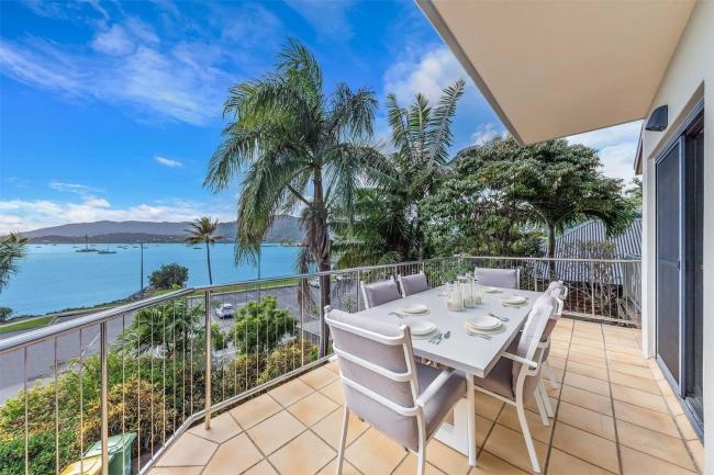 Whitsunday Beachfront Apartment on Broadwater Images_1