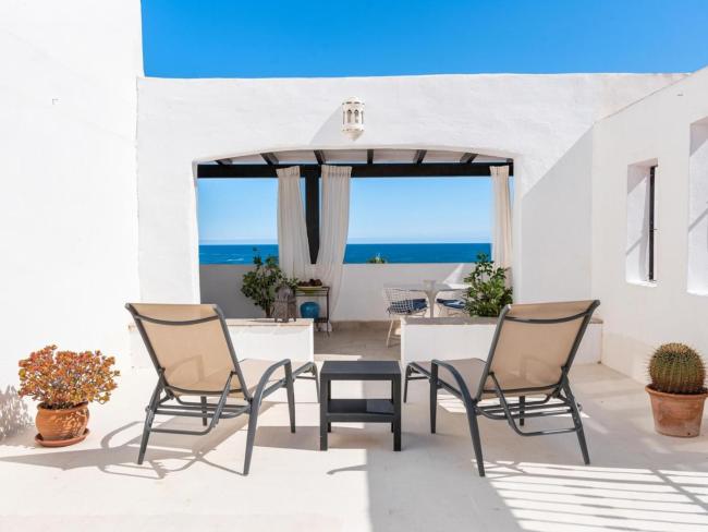 Frontline Mediterranean Escape Images_4