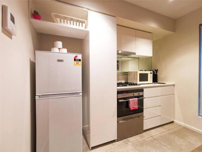 1BR Adorable Apt on Gouger Adelaide CBD Images_5