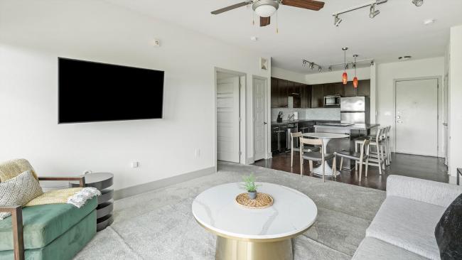 Modern Apartment in Prime Location ID1673 Images_3