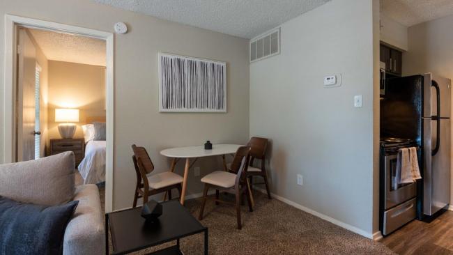 Modern Apartment in Prime Location ID3716X10 Images_3