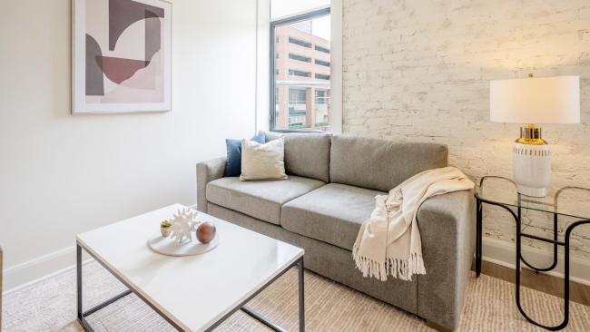 Modern Apartment in Prime Location ID5790X39 Images_1