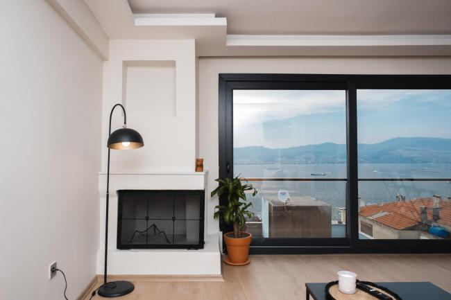 Near the Historical Elevator with a sea view Images_5