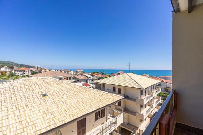 Luxury and Comfort in a Sea View Apartment Images_2