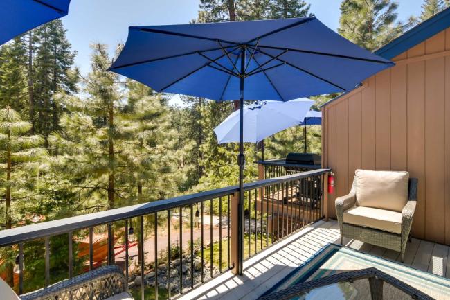 Updated Lake Almanor Retreat with Patio and Grill! Images_1