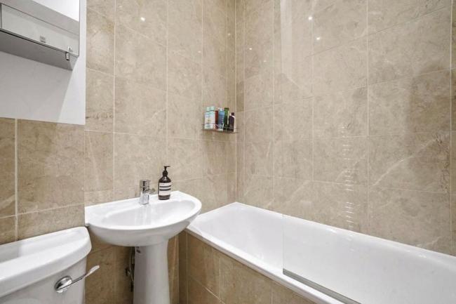 Victorian Flat with Great Views of London Images_3