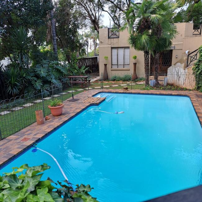 Comfy Cottage with pool in Linksfield with backup power Images_5