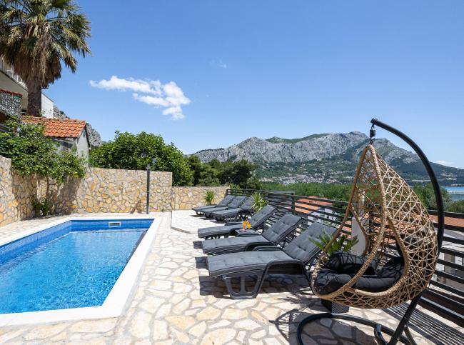 Home with private pool close to the beach Images_3