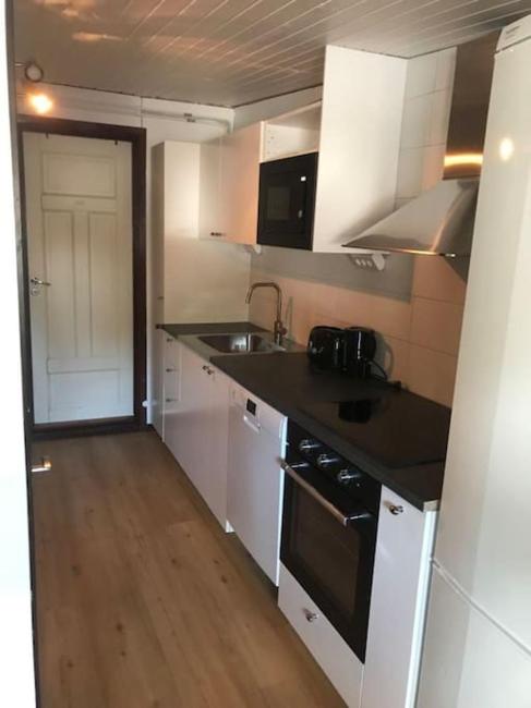 Nice Entire Semi - Attached House - M Images_1