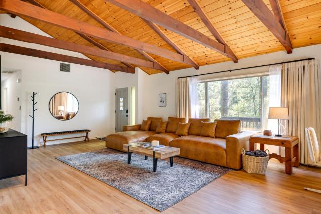 Stunning Twain Harte Cabin with Wraparound Deck! Images_3