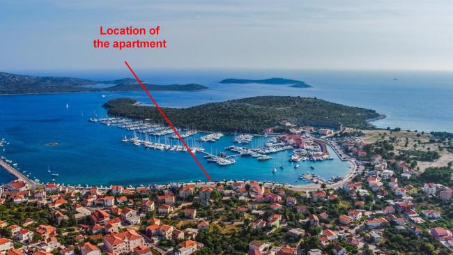 Seafront apt with terrace 4 bedrooms and mooring Images_1
