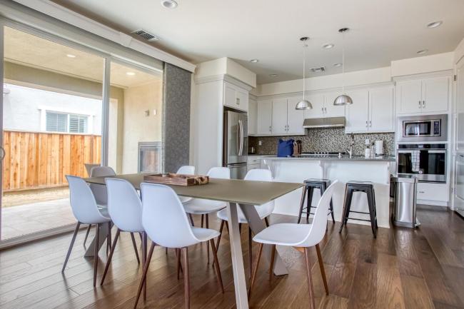 Newark 4BR with Easy Access to Other Bay Towns Images_1