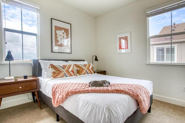 Newark 4BR with Easy Access to Other Bay Towns Images_5
