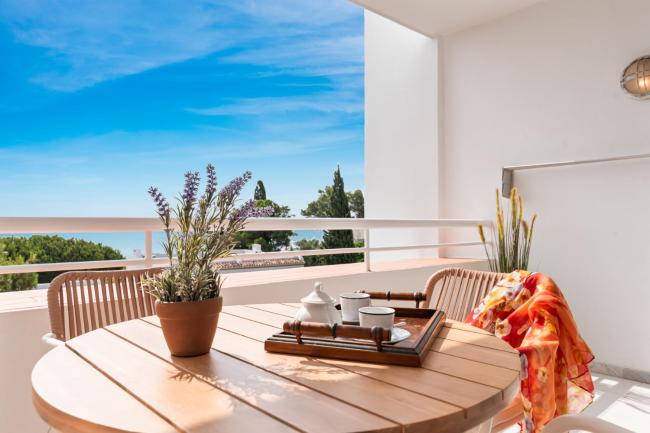 Studio close to the Beach & Balcony with Sea views Images_2