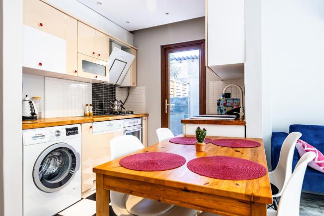 Flat w Garden 10 min to Bull Statue in Kadikoy Images_2