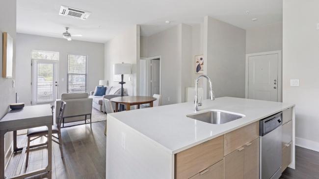 Modern Apartment in Prime Location ID7811X02 Images_2