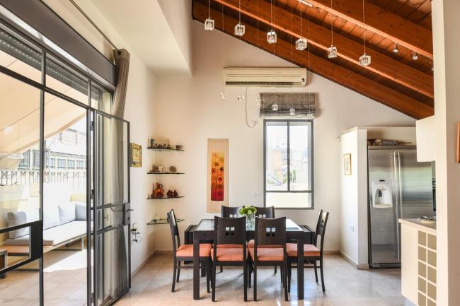 Spacious 3BR Apt with Terrace - In the heart of Neve Tzedek near the Beach Images_2