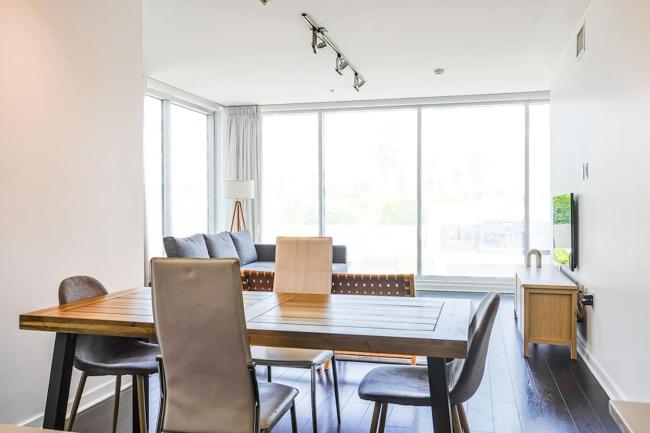 Lovely 2 BDR and 2 BTH in West Hollywood up to 6 pax Images_3