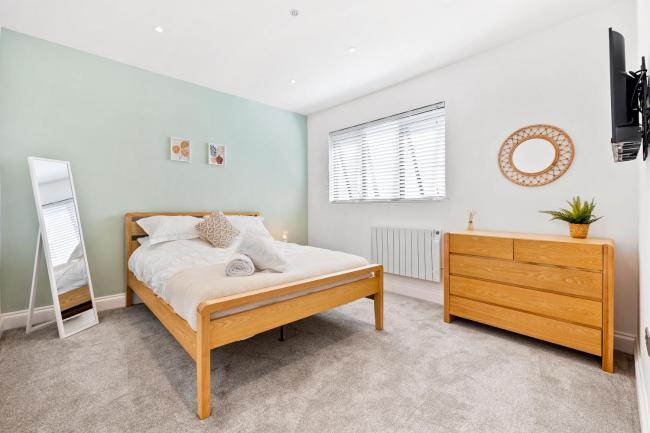 Comfy Penthouse with Stunning Sea View Central Location Images_4