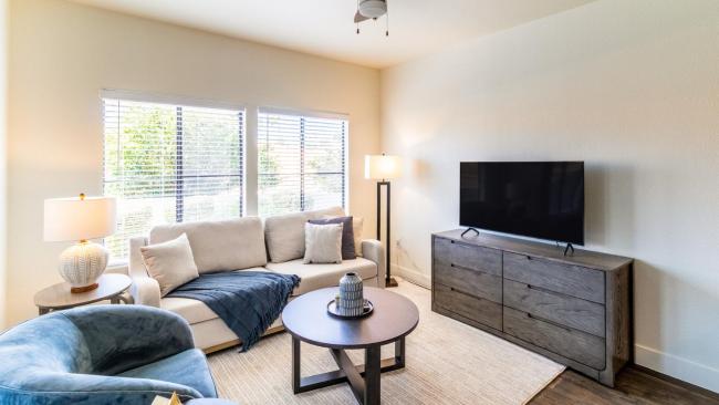 Modern Apartment in Prime Location ID8176X64 Images_2