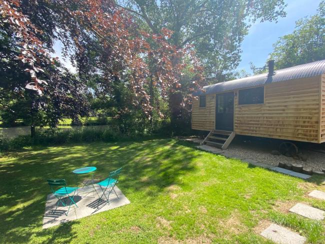 Lingfield Shepherds Hut Images_1