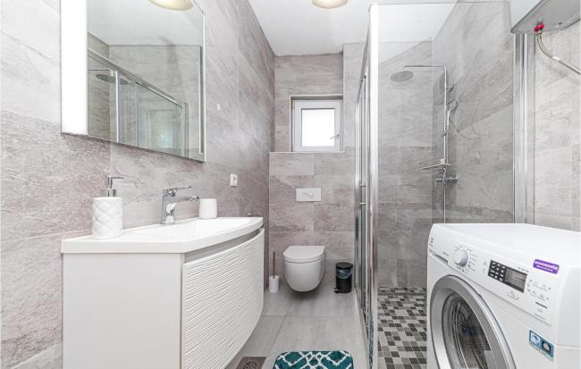 Nice Apartment In Kastel Luksic With Wifi And 3 Bedrooms Images_4