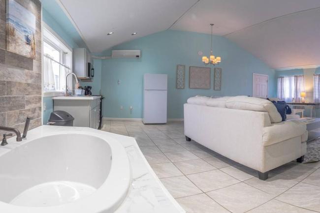 Elegant Jacuzzi Suite Images_2