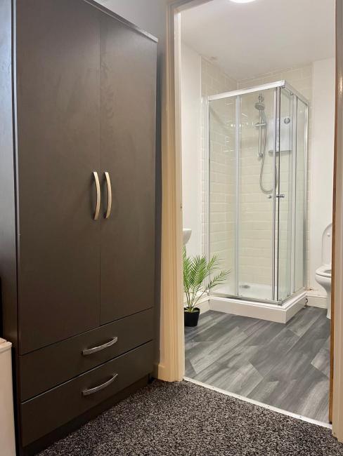 Lockable Ensuite Room Only with Free Wi-Fi and lots more Images_5