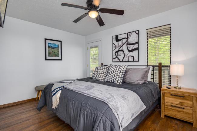 King Beds, VIEWS, Fire Pit, Spa, No Fees, New, Private, Games Images_4