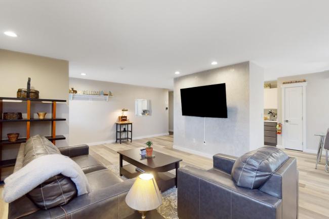 Modern Comfortable Oasis Images_2