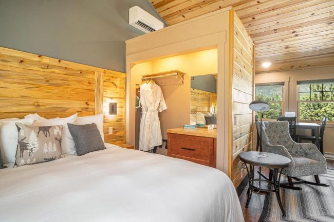 Solitude Longs Peak Suite 201 - Estes Park studio Images_4